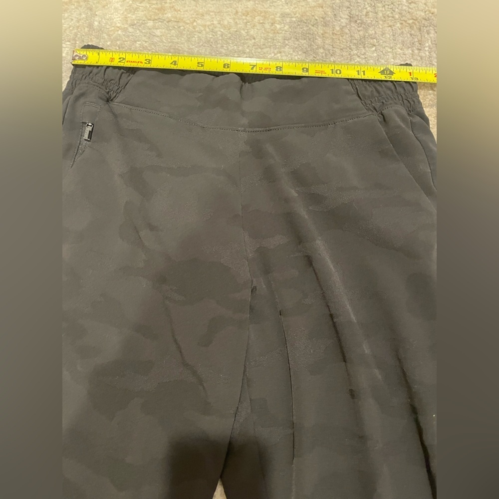 Athleta Brooklyn Textured Black Camo Jogger Size 2 Petite Lightweight Travel - Picture 10 of 11
